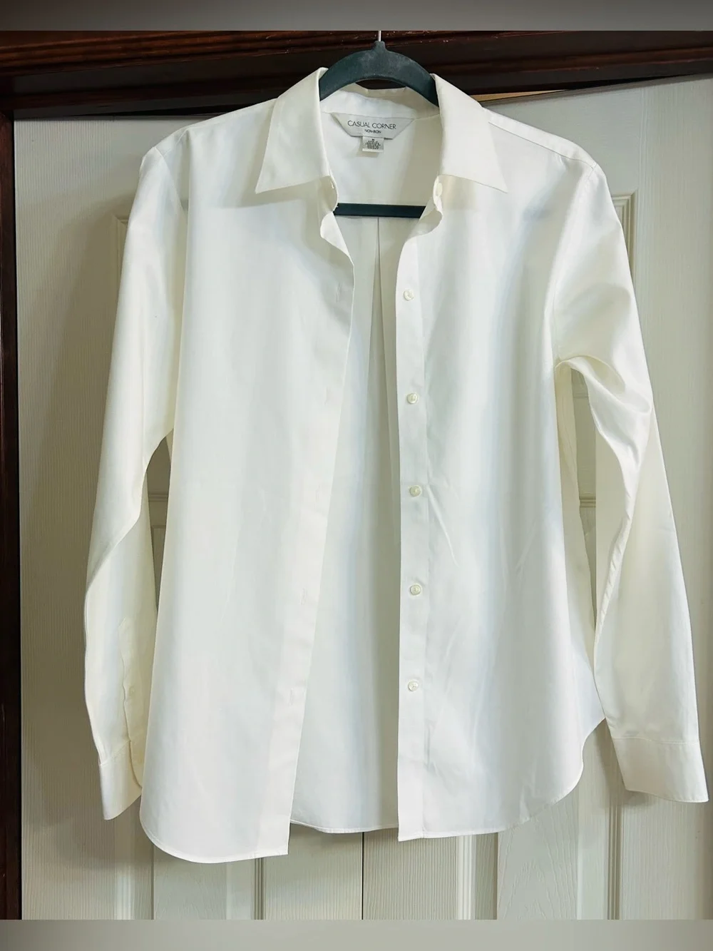 Casual Corner Vintage Women's Off-White Classy Button-Up Blouse